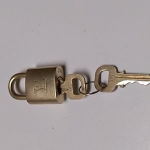🔐Authentic Louis Vuitton Brass Lock and keys